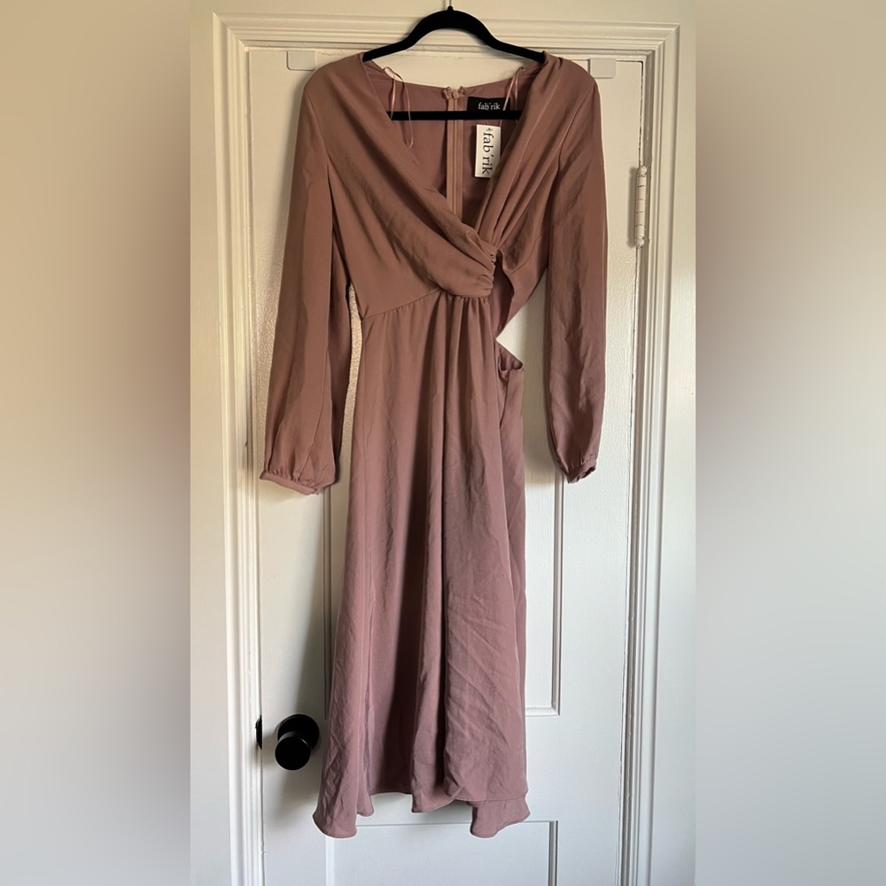 Mauve midi dress with cutout